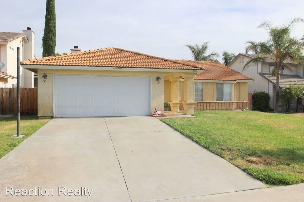 Foto principal - 4 br, 2 bath House - 2378 W. Calle Vista Dr.