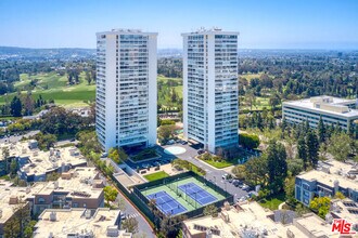 Building Photo - 2220 Ave of the Stars
