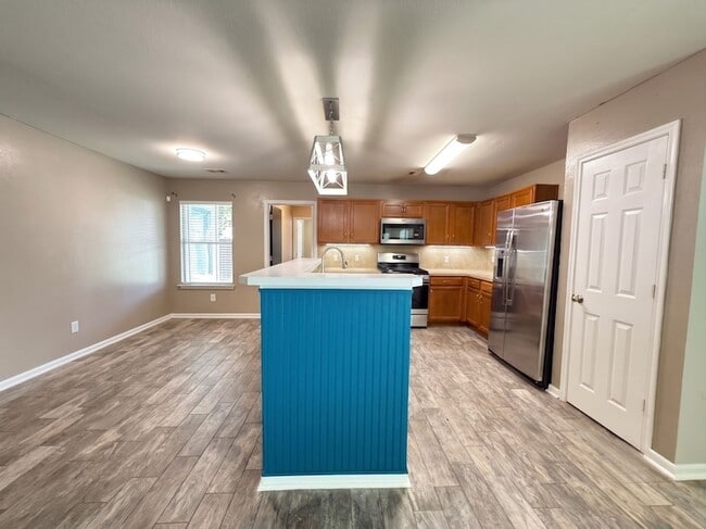 Foto del edificio - 8102 Sanders Glen Ln