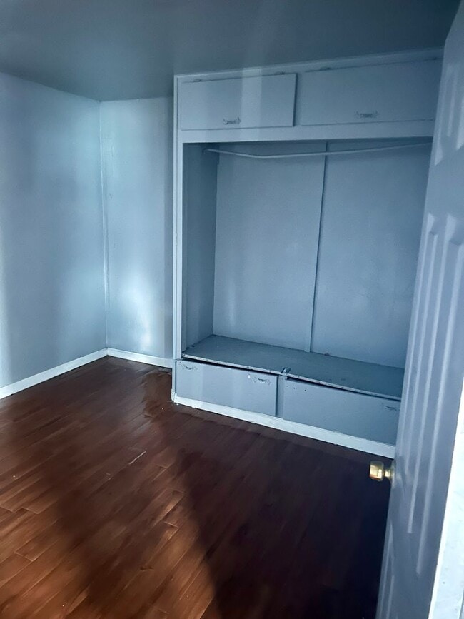 Foto del edificio - 6431 W Canal Blvd