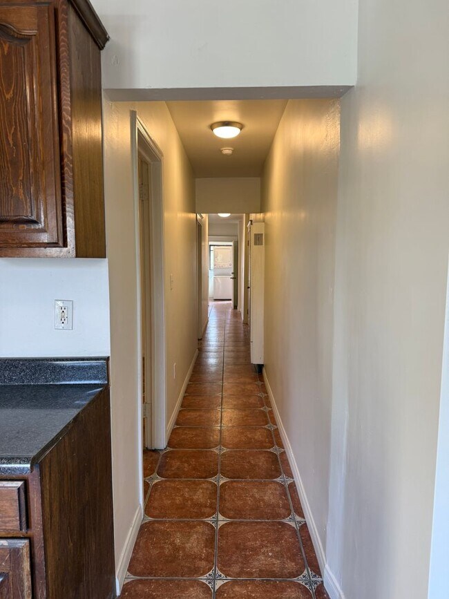 Foto del edificio - 2646 Kenwood Ave