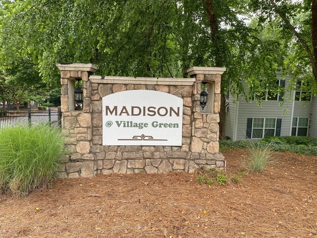 Building Photo - 106 Madison Court