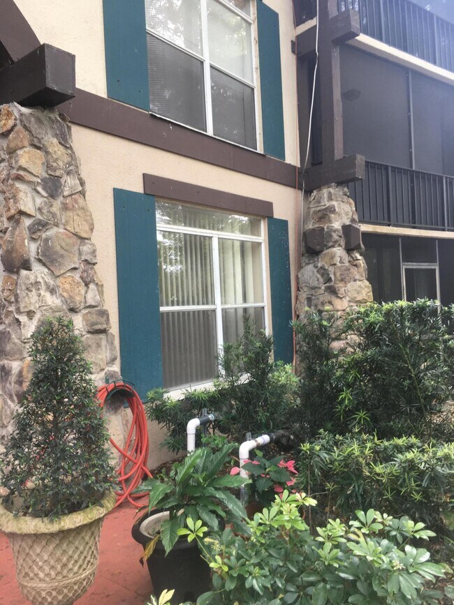 Building Photo - 3720 Inverrary Dr