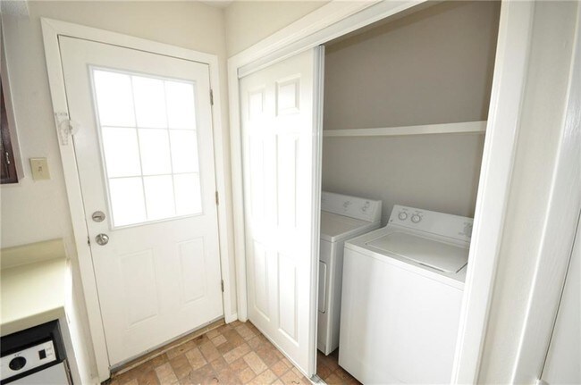 Building Photo - 2810 Wimbledon Ct