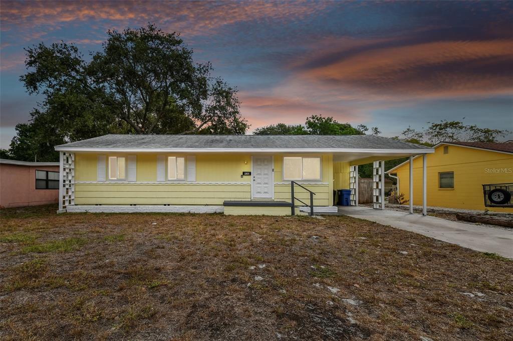 Primary Photo - 930 Alcazar Way S