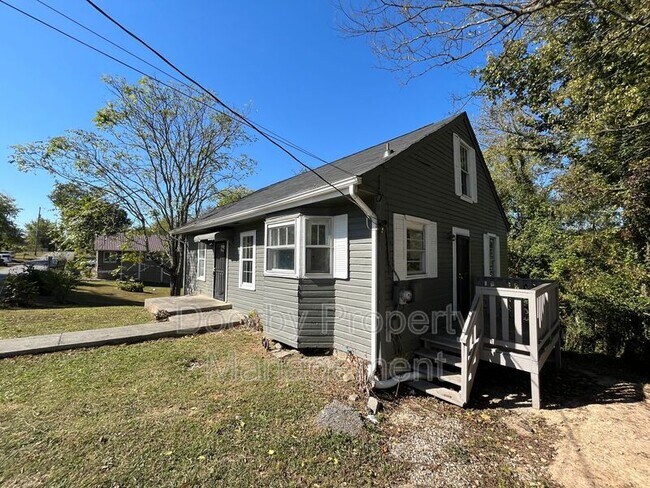 Building Photo - 1117 Rockway Dr