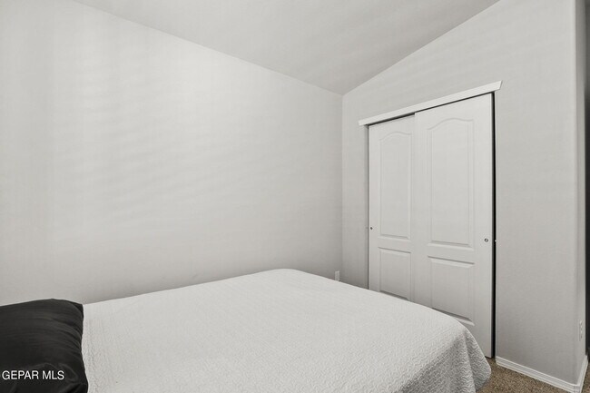 Building Photo - 3925 Desert Dunes Dr