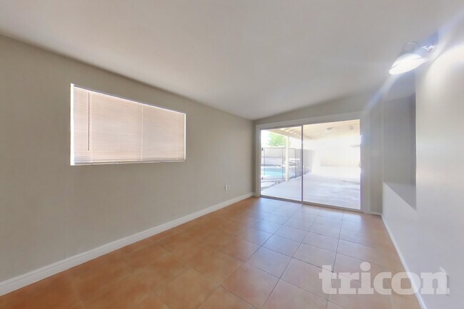 Foto del edificio - 3938 W Redfield Rd