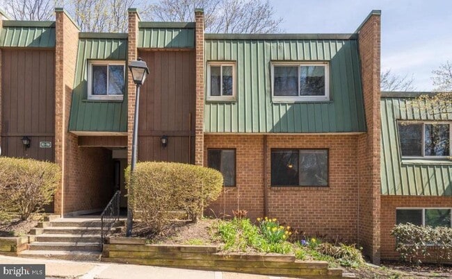 Building Photo - 707 Meadowview Ln