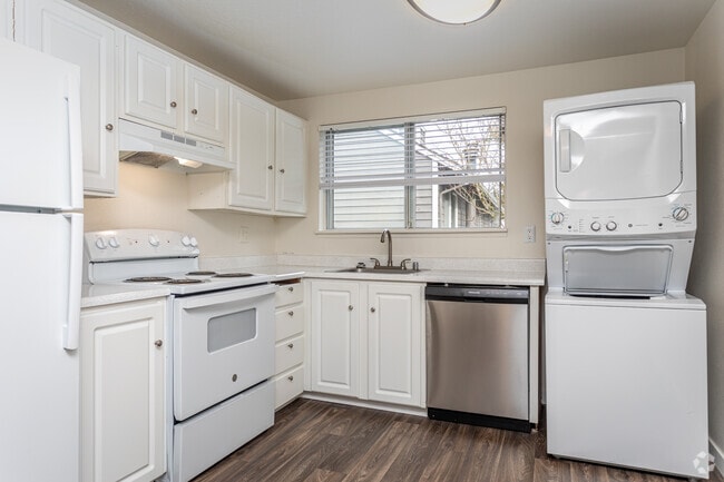2BR, 1BA - 788SF - MARINA CLUB