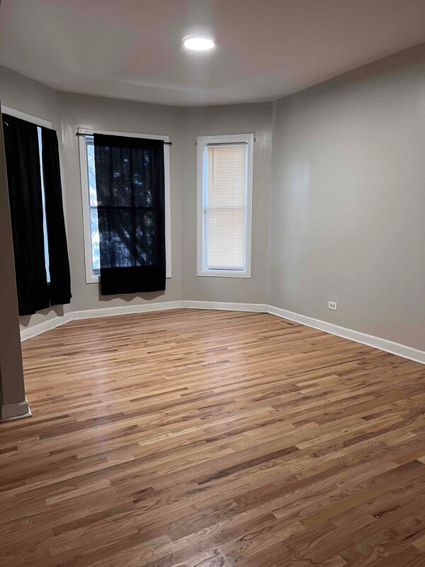 Foto del edificio - 1425 E 69th Pl