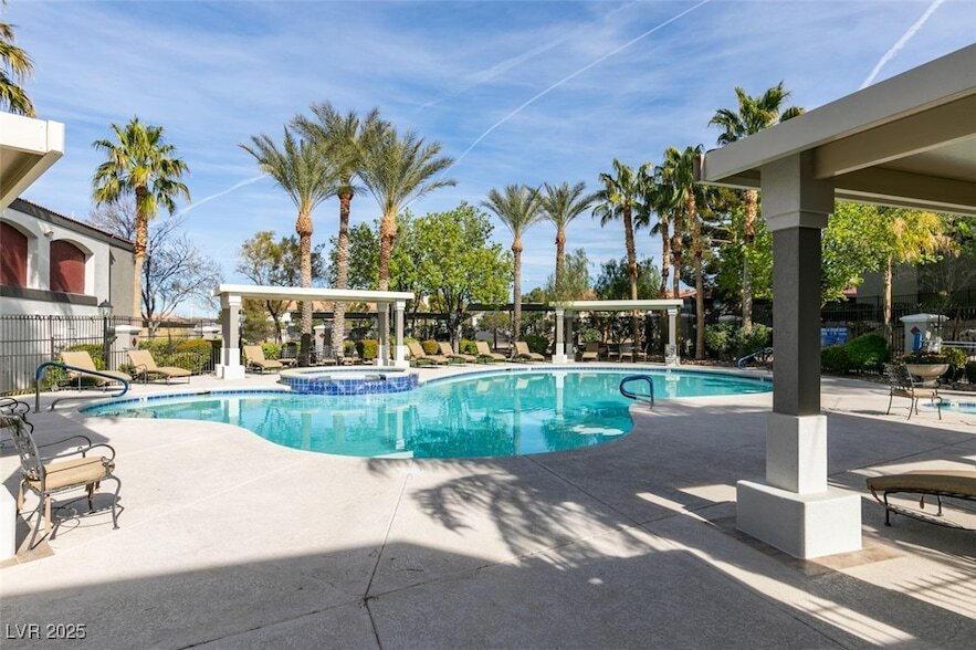 Foto principal - 950 Seven Hills Dr