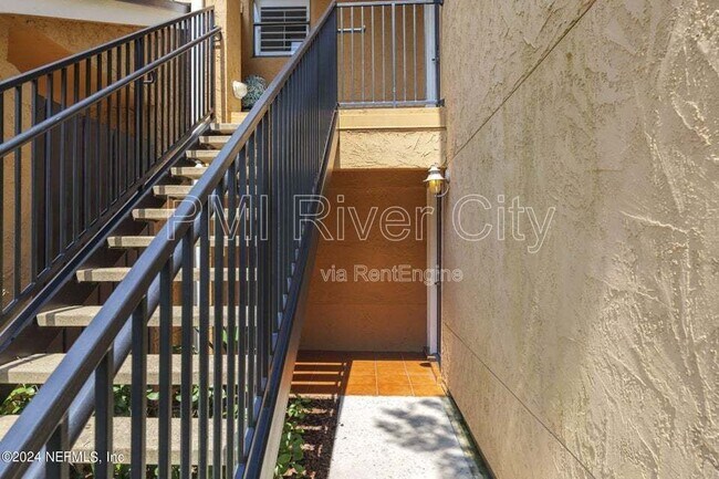 Foto del edificio - 908 Shoreline Cir
