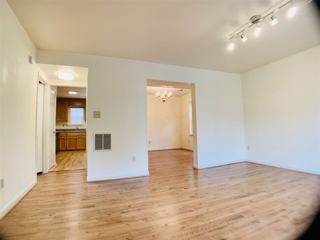 Building Photo - 4676 Oriole Ct