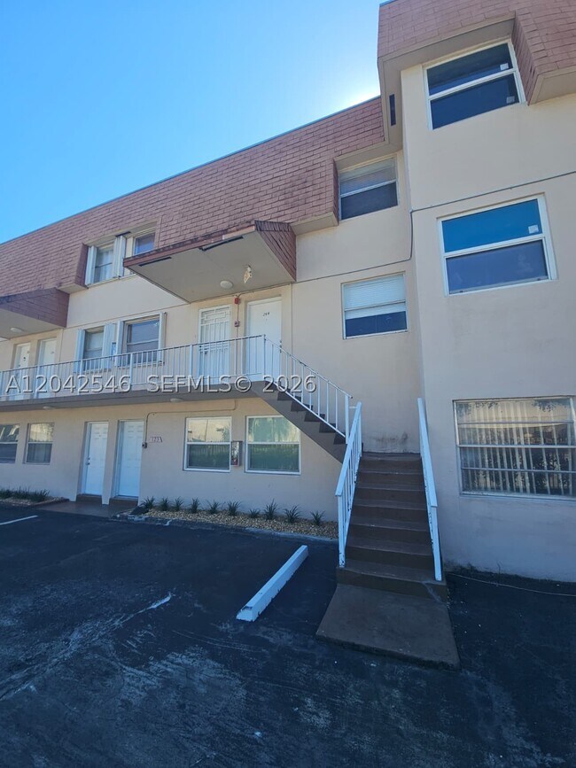 Foto del edificio - 1560 W 46th St