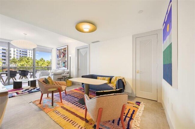 Foto del edificio - 5875 Collins Ave