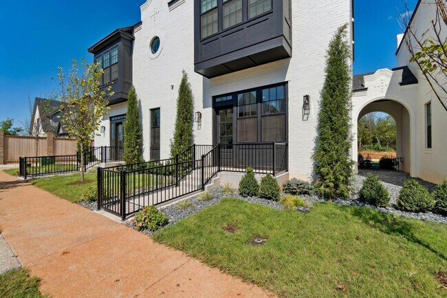 Foto del edificio - Townhome 2 bed 2.5 bath "The White Workroom" in The Heart of Selah