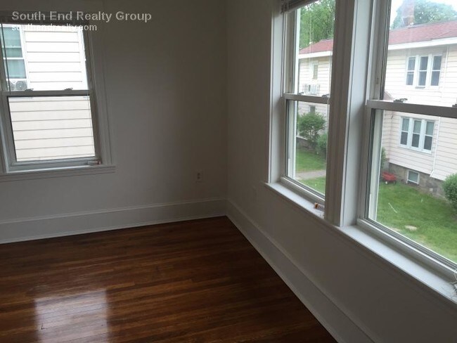 Foto del edificio - Great two bed close to BC. 6/1!