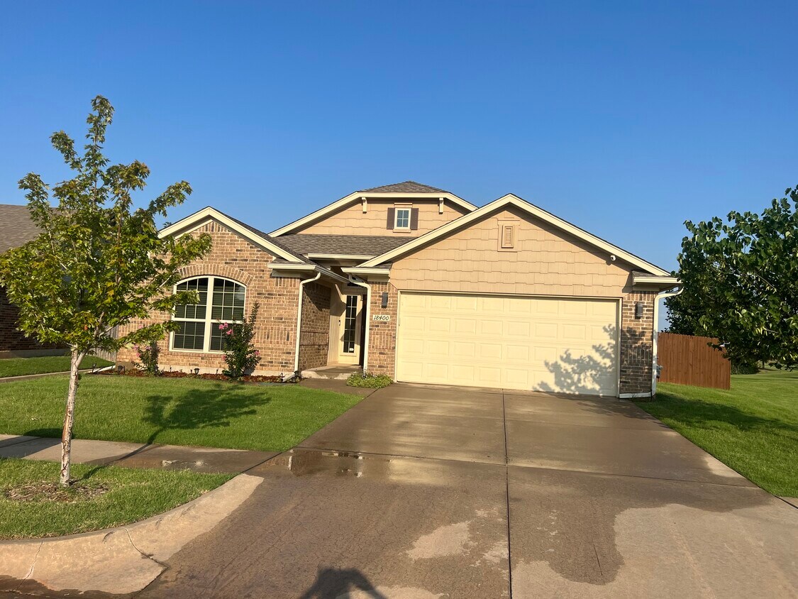 Primary Photo - 18400 Agua Dr