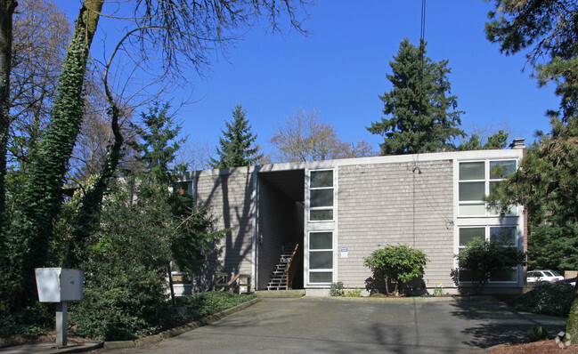 Building Photo - West Bay Apartments