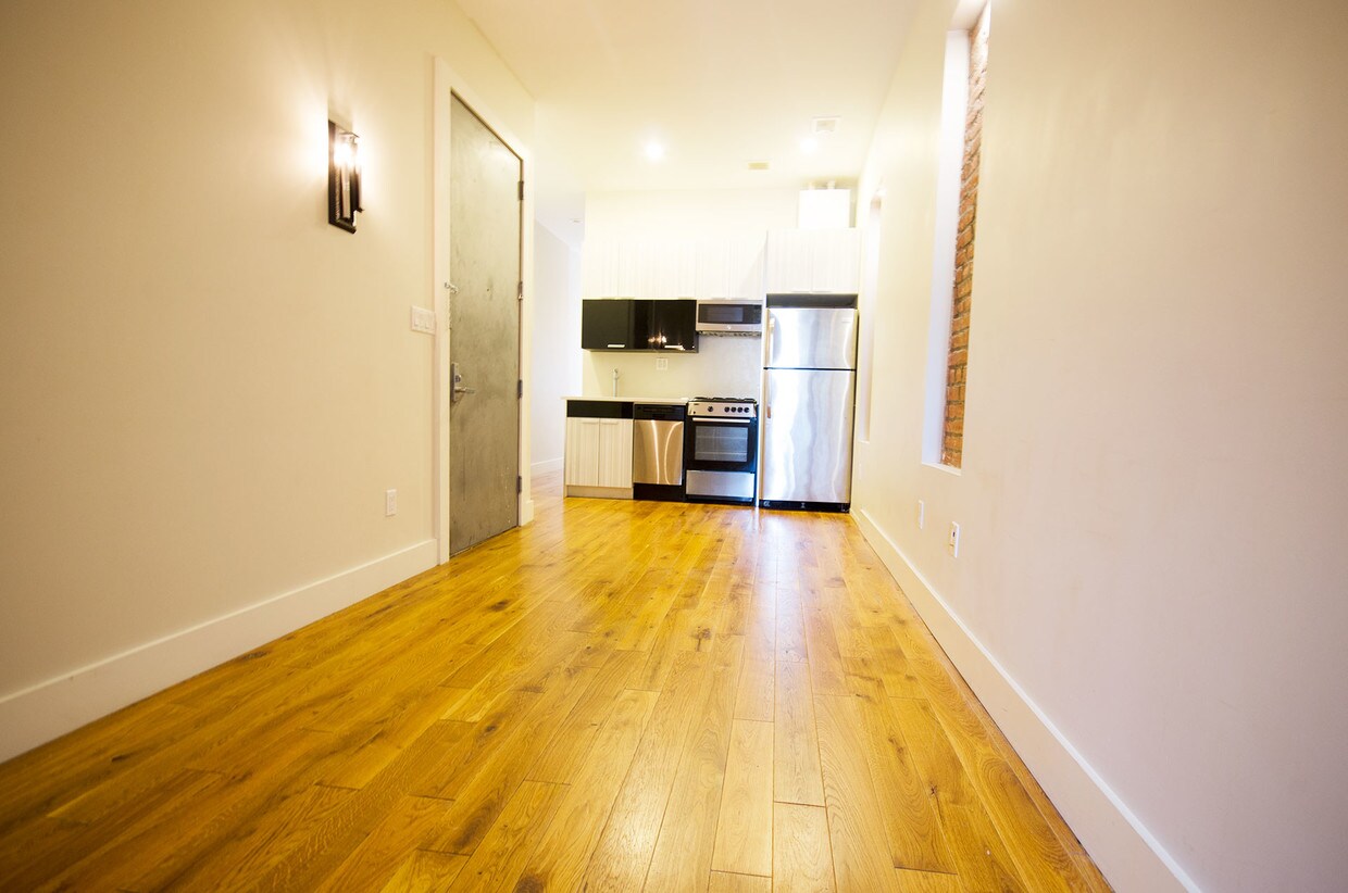 Primary Photo - 1468 Bushwick Ave