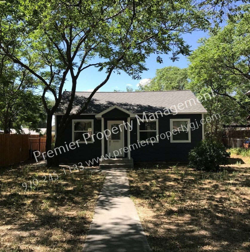 Primary Photo - 1225 Main St