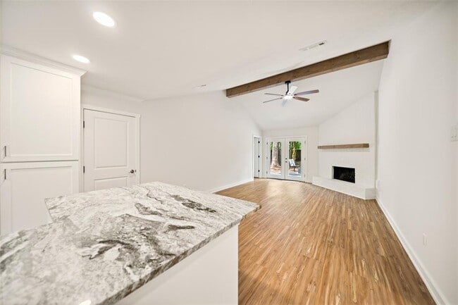 Building Photo - 18 Tulip Hill Ct