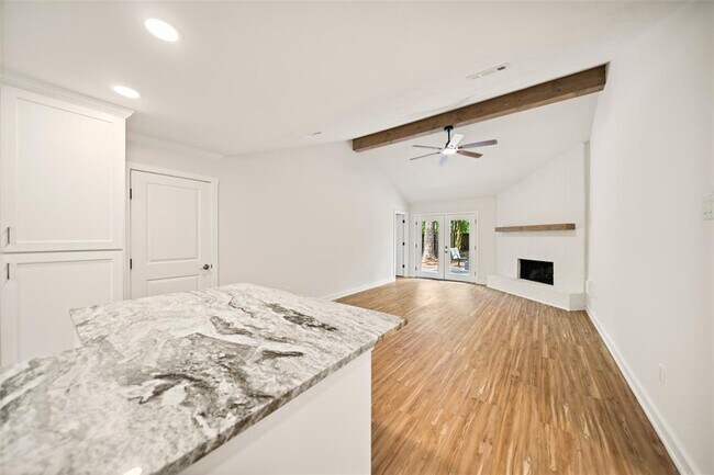 Foto del edificio - 18 Tulip Hill Ct