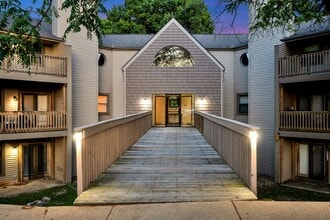 Building Photo - 2700 W Willowlake Dr