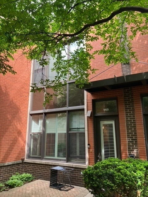 Building Photo - 960 N Crosby St