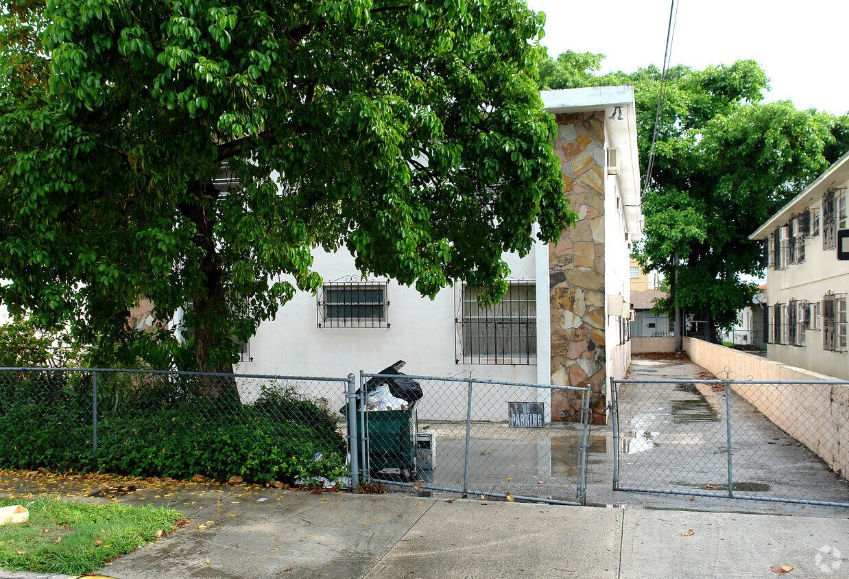 Foto del edificio - Lawrence Estates