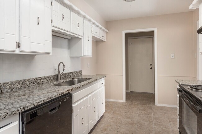 Kitchen - 4414 Ridgecrest Cir