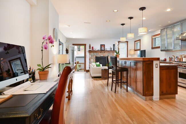 Foto del edificio - 2317 N Greenview Ave