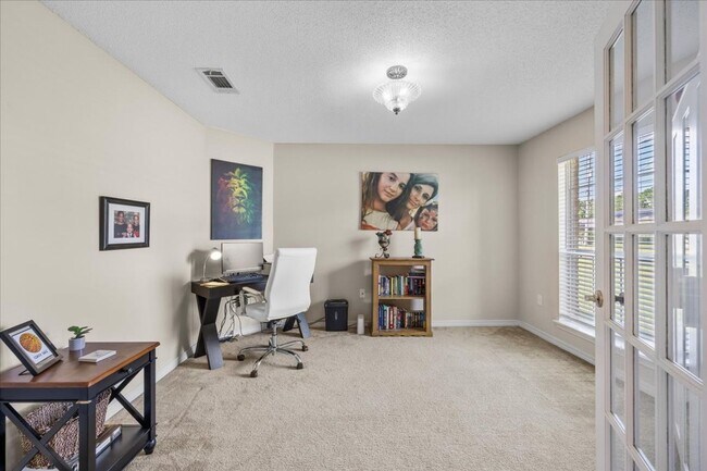 Building Photo - 4 Bedroom + BONUS ROOM Home in Navarre!
