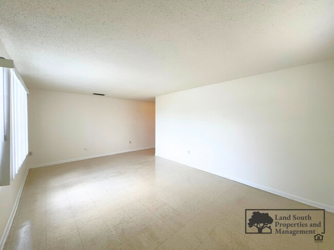 Building Photo - 1105 Jewel Ave