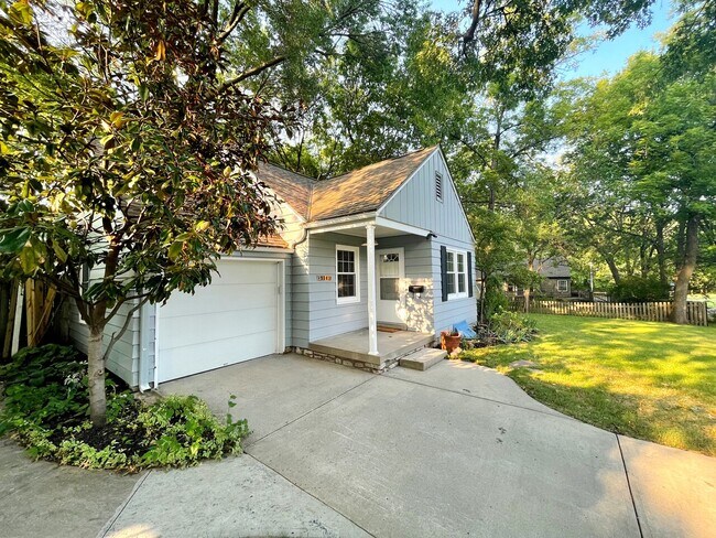 Building Photo - 5112 W 58th St