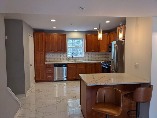 Kitchen - 360 Creekview Ln