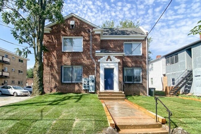 Foto del edificio - 4609 Quarles St NE