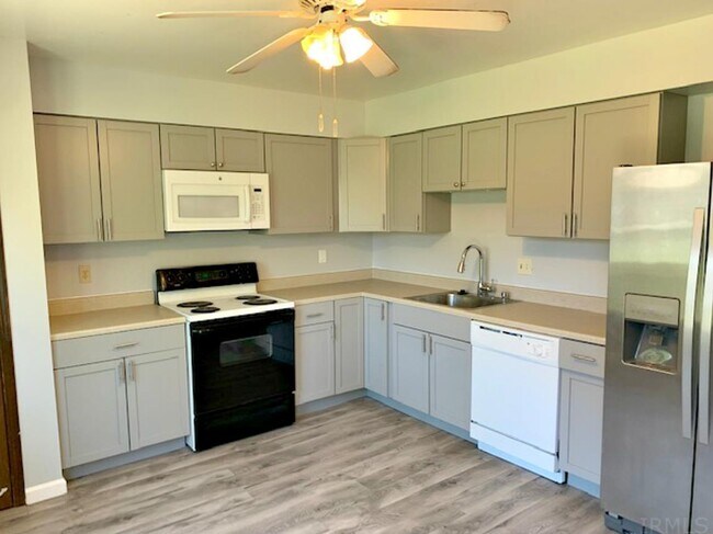 Foto del edificio - 4208 Spring Valley Rd