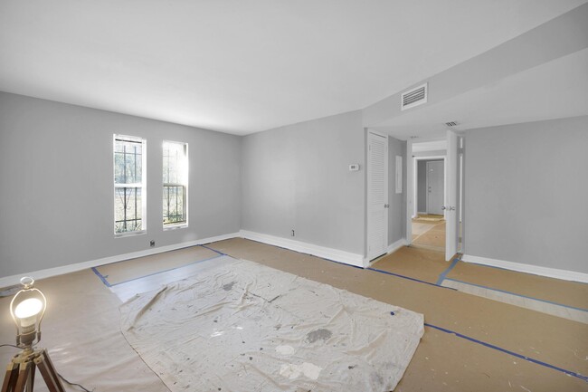 Building Photo - 2325 Spring Park Rd