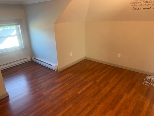 Building Photo - 176 Main St