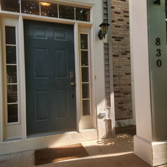 Building Photo - 830 Summit Creek Dr