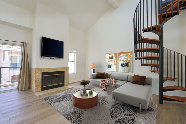 Building Photo - Delightful 1 Bedroom + Loft in UTC La Jolla