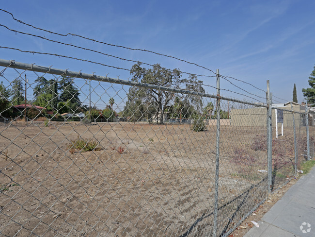 Building Photo - 541@South Tower & Cedar Heights