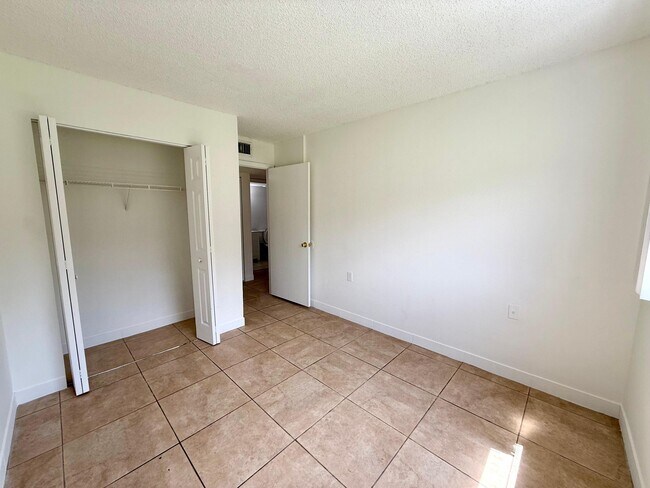 Foto del edificio - 1239 Benoist Farms Rd