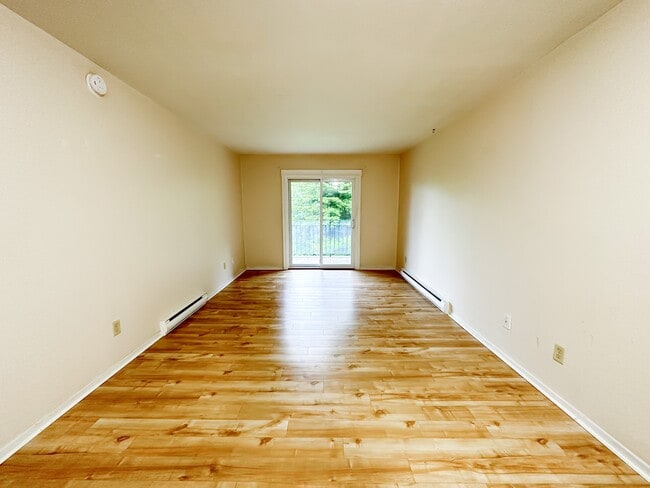 Building Photo - 546 Martha Ave