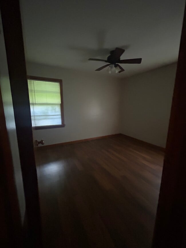 Building Photo - 417 W Claflin Ave