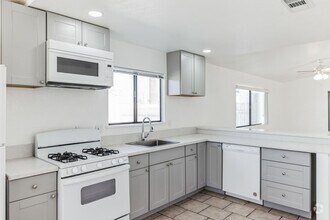 Building Photo - 78683 Ave 42