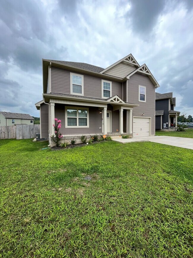 Foto del edificio - Beautiful Large Home in Great Location