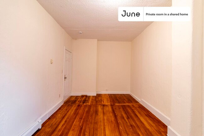 Foto del edificio - Room in Shared 3 bed/1 bath home